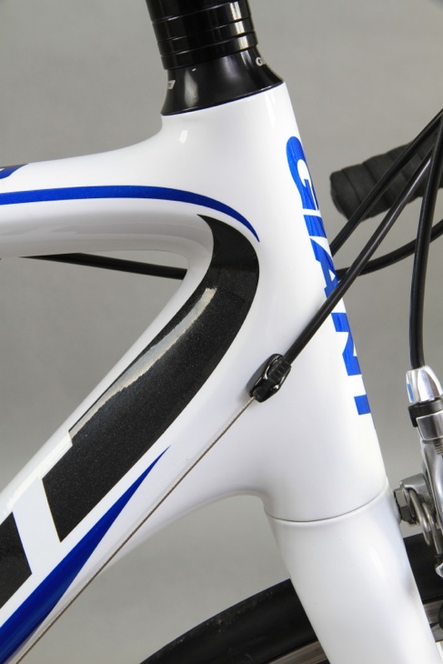DEFY COMPOSITE SE カーボンのメリットを低価格で体感できる